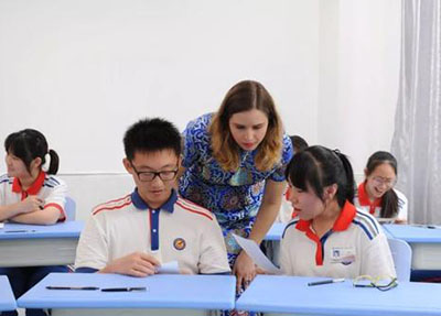成都市前进职业高级中学有几个校区