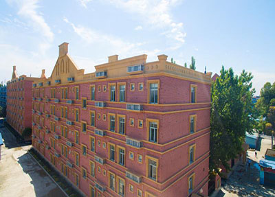 宏伟的教学楼