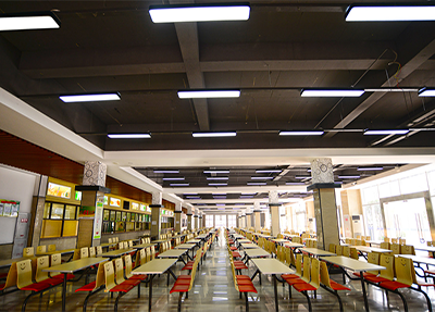 学校食堂.png