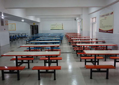 学校食堂.jpg