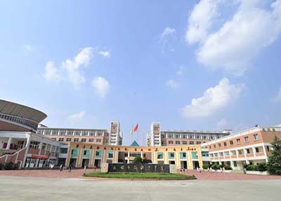 学校大门