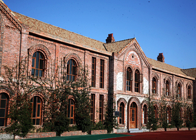 学校住教学楼