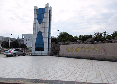 学校大门.jpeg