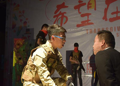 学生表演.jpg