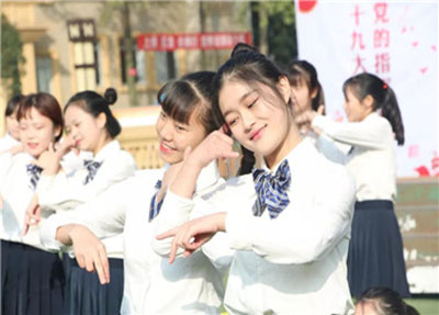 丰富的校园生活.jpg
