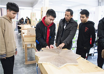 四川标榜职业学院学生参加家具制作项目全国选拔赛