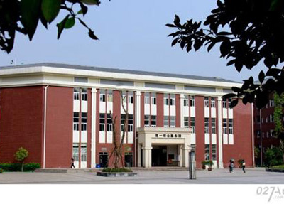 重庆房地产职业学院收费标准