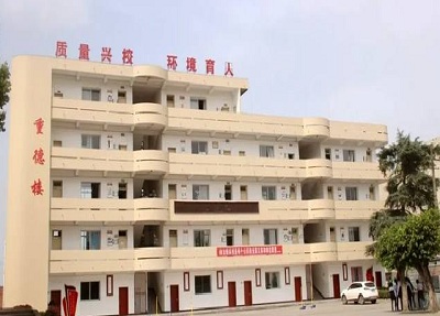 自贡市永安职业中学校管的严不严 校风好不好