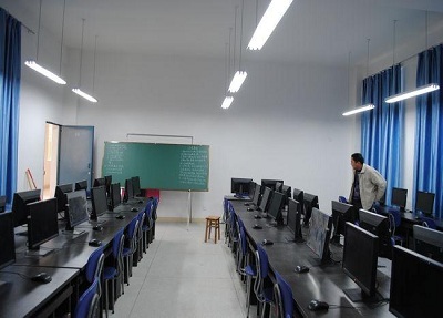 学校电脑教室