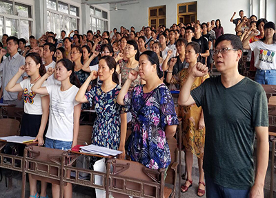 师德宣誓暨责任书签订仪式 用制度规范责任