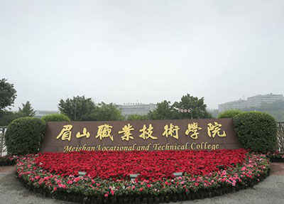 大门剪影