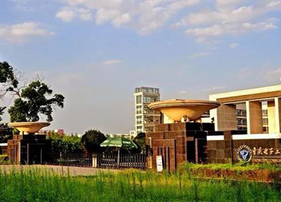 学校大门