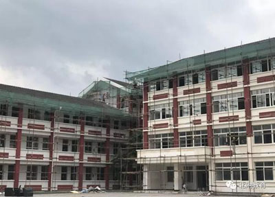 翻修中的教学楼.jpg