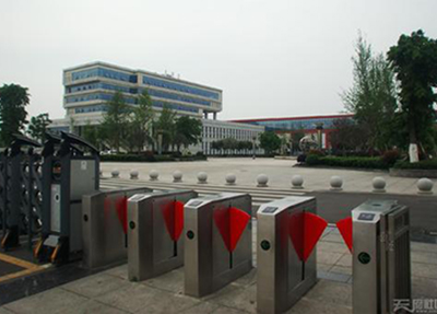 学校大门