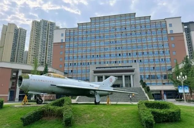 成都翔飞航空职业技术学校